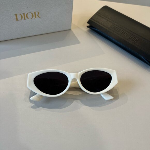 Christian Dior Sunglasses - Picture 3 of 7